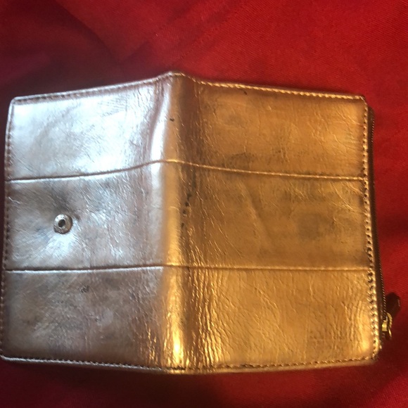 PreOwned - Coach Wallet - snaps and zipper work -7 credit cards slots-5 pockets - Picture 15 of 16